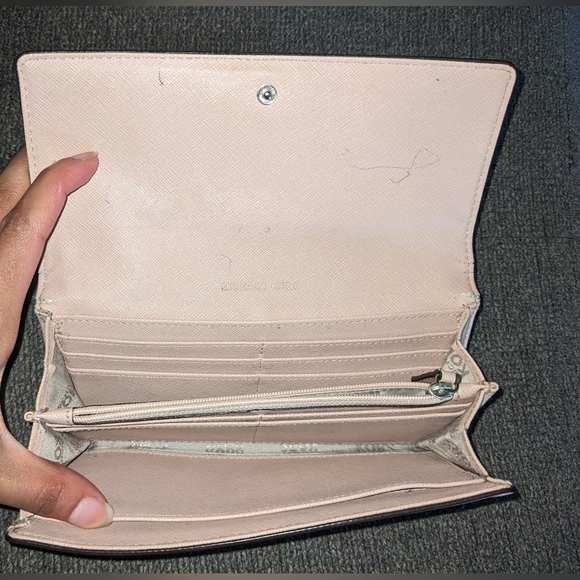 Blush pink Michael Kors wallet - Picture 2 of 3